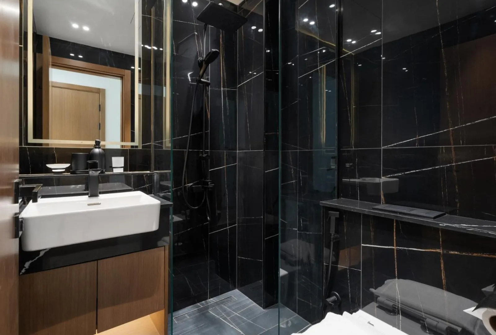 Luxe Escape - Stylish 1Br In Binghatti Venus-05 Dubai 0*,