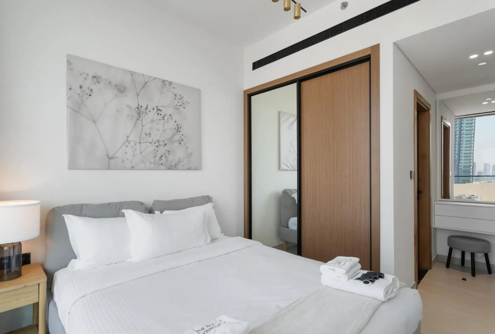 Luxe Escape - Stylish 1Br In Binghatti Venus-05 Dubai