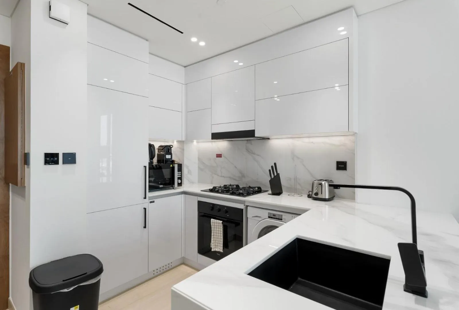 Luxe Escape - Stylish 1Br In Binghatti Venus-05 Dubai 0*,