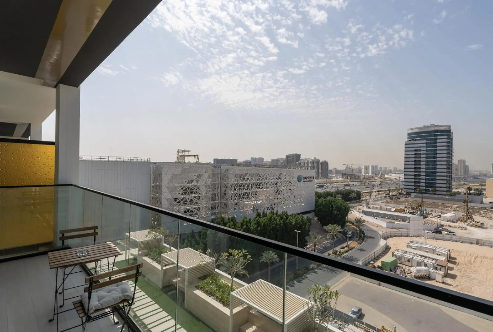 Luxe Escape - Stylish 1Br In Binghatti Venus-05 Dubai Lägenhet