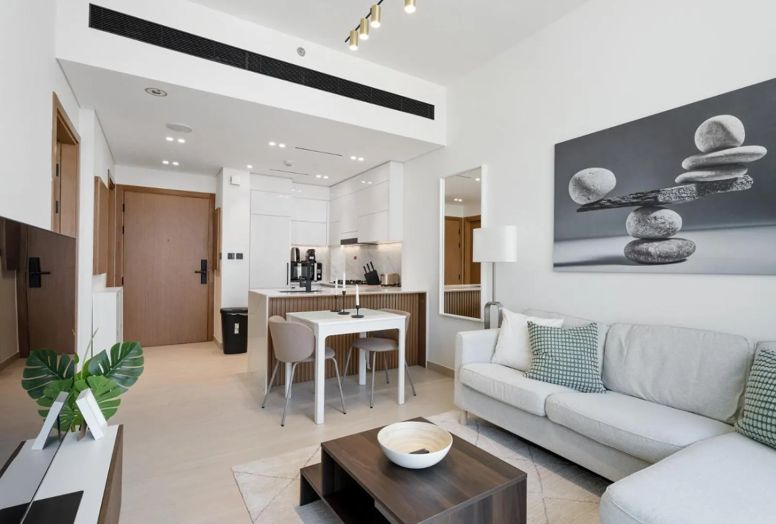 Luxe Escape - Stylish 1Br In Binghatti Venus-05 Dubai Lägenhet